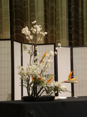 Ikebana International - Mitsugi Kikuchi - sub-Grand Master - Ottawa -  Sensei - OHARA C20080412 016