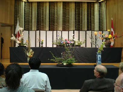 Ikebana International - Mitsugi Kikuchi - sub-Grand Master - Ottawa -  Sensei - OHARA C20080412 016